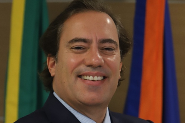 Pedro Duarte Guimarães destaca aspectos financeiros essenciais para empreendedores, mas pouco abordados no ensino tradicional.