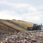 Os aterros sanitários de nova geração utilizam tecnologia e controles ambientais avançados para garantir segurança e eficiência na destinação final dos resíduos — evolução acompanhada pela Versa Engenharia Ambiental Ltda.